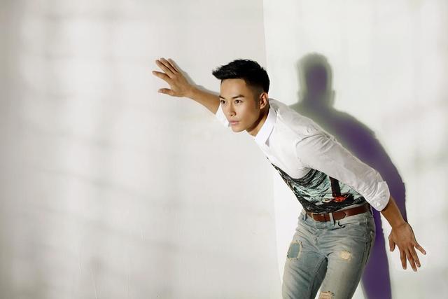 电影《追踪者》杀青 阳光型男郭云齐竟成犀利哥