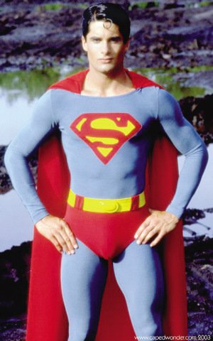 新《超人》造型曝光 标志性红<em>内裤</em>不知去向(图