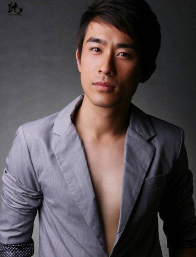 开拍《烽火平型关》 张煜枫用实力成就演艺之路