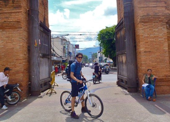 丁春诚背包自助游 赴泰国清迈流连忘返(图)