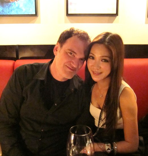 周玲安向罗素克劳致敬 性感打女形象再闯好莱坞