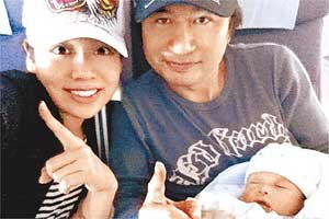 46岁黄舒骏去年与小24岁女友结婚 今年3月获子