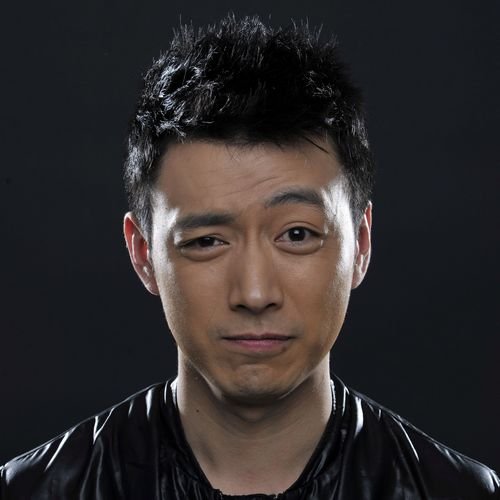 对比苗知喻与谢若琳四大反差