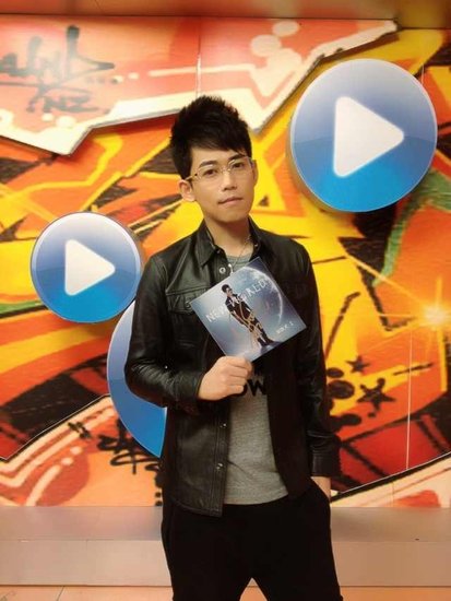 苏醒《HERO》MV19日首播 首当导演坦言很兴奋