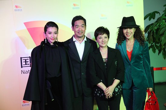 《一九四二》首映众星捧场 张国立动情邓婕落泪