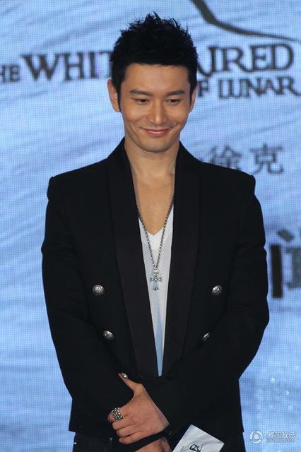 黄晓明被评山东十大杰出青年 娱乐圈劳模受认可