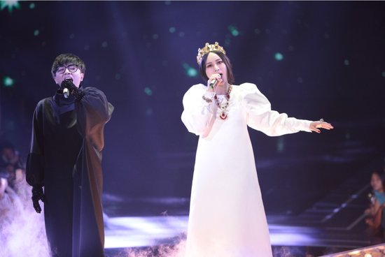 华晨宇尚雯婕快男舞台现神合作 萧亚轩力挺花