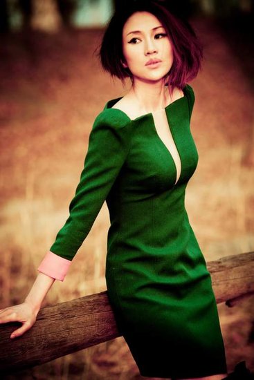 黄琦雯翻唱《春天里》 致敬老电影《十字街头》