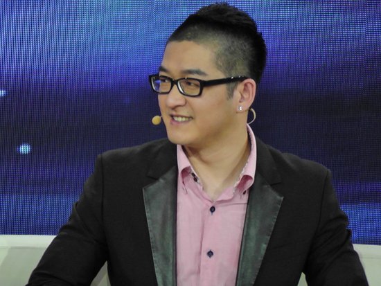 马丁做客《夜问》触电乐嘉 卖萌大跳小新大象舞_娱乐_腾讯网