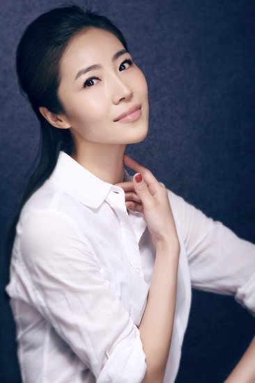 梁镜珂演年代版“秦素素” 拍戏错过天王演唱会