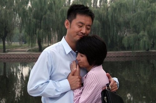 李坤霖颜丙燕激情戏笑场 《满秋》挑战身体极限