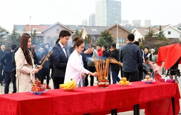 《私密约拍》大连开拍 李明珠“十足撩人”