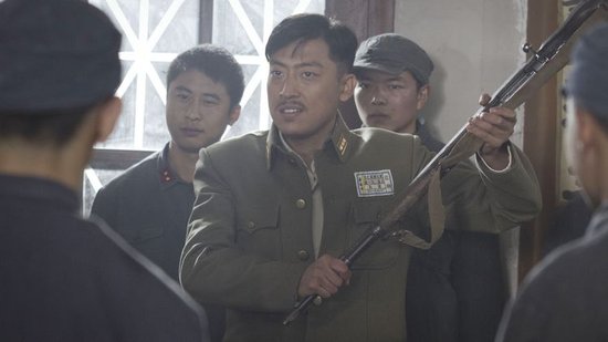《上阵父子兵》杀青在即 曲少石带伤坚持拍摄
