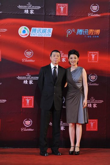 上海电影节开幕 冯小刚获贡献奖张国立幽默拆
