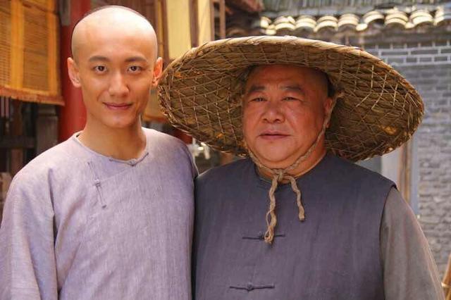 《糊涂县令郑板桥》杀青 刘金山杨凯程父子情深