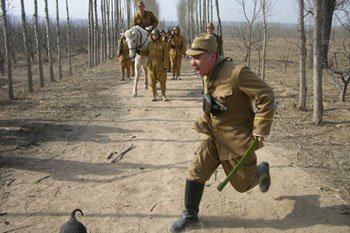 《双枪李向阳》成抗战喜剧 周德华尽显搞笑功力