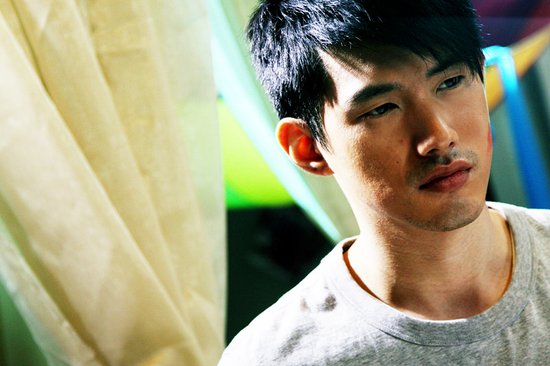 吴建飞演绎花心《美男记》 私家爱情忠诚保守