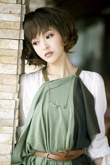 《广告风云》上海热拍 唐嫣演绎职场“新贵”