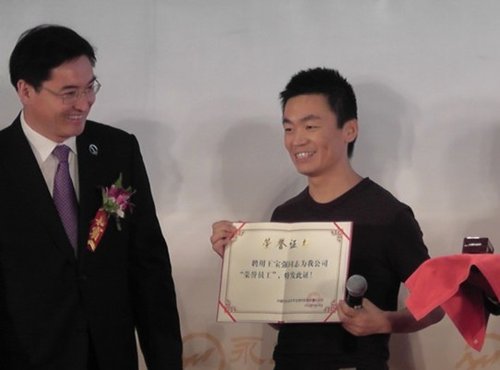 王宝强做代言化身劳动模范 心系家乡播种状况【图】