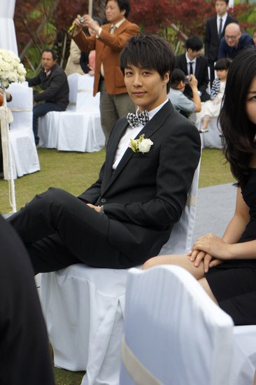 《情定大饭店》拍摄过半 杨金承绅士亮相片场