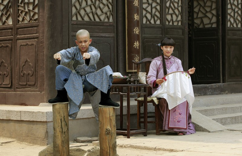 自古英雄出少年》受追捧大丈夫小媳妇显尴尬