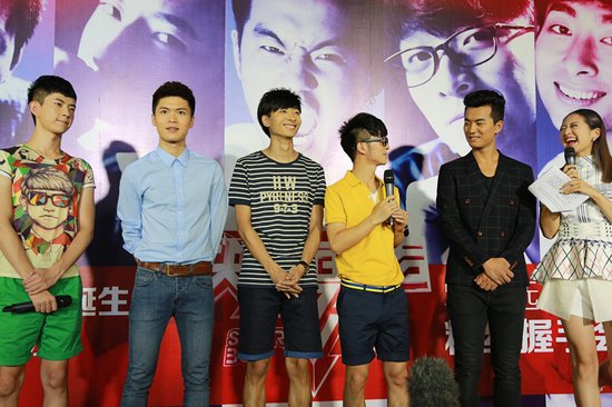 快男握手会火爆开启 左立自认女友是“女神”