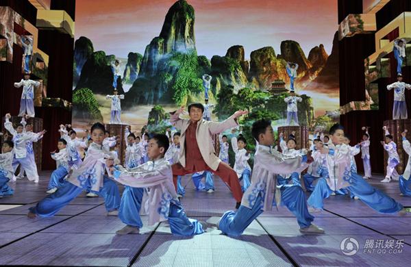 《剑心书韵》成龙展示真功夫 宝刀未老霸气十