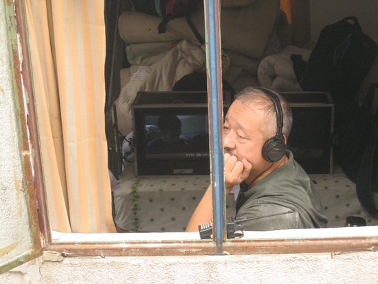 《先结婚后恋爱》热拍 导演徐耿的小黑屋最恐