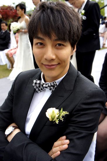 《情定大饭店》拍摄过半 杨金承绅士亮相片场