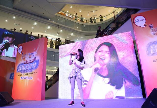 《新歌声》学员处女秀 杨博李佩玲演唱盲选曲