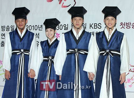 《成均馆绯闻》首播 秘奇有天演技受争议