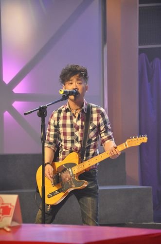 实力歌手张涛力挫席佳川 成快男成都50强人气