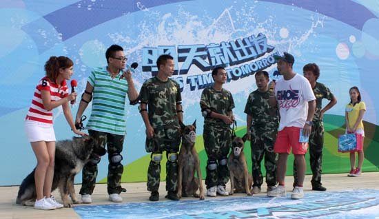 《明天就出发》首迎外国选手 硬币穿玻璃重现