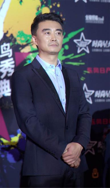 徐光宇担任颁奖嘉宾 自曝是个摇滚铁粉