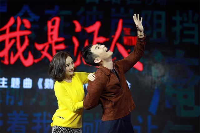 鹿晗献唱《我是证人》 杨幂示范手擒朱亚文