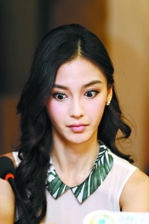 <em>Angelababy</em>宣传表情搞怪 谈初恋直言更爱坏男