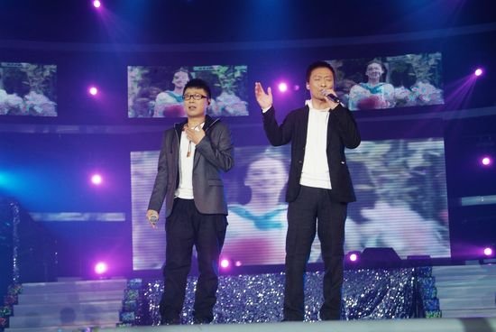 庞龙和好友王哲演唱《校花》