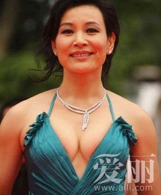 杨澜否认持美国绿卡 曝明星移民海外隐情(组图