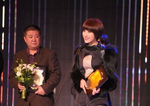 马苏靓装出席颁奖活动 新剧《旗袍》受媒体关注