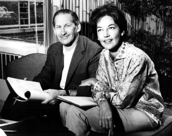 费伊·卡宁（右）和其丈夫迈克尔·卡宁