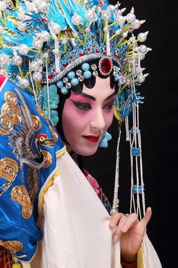 在《母亲心》中,有一位演员的表演以及其疯癫的造型抓住了很多观众和