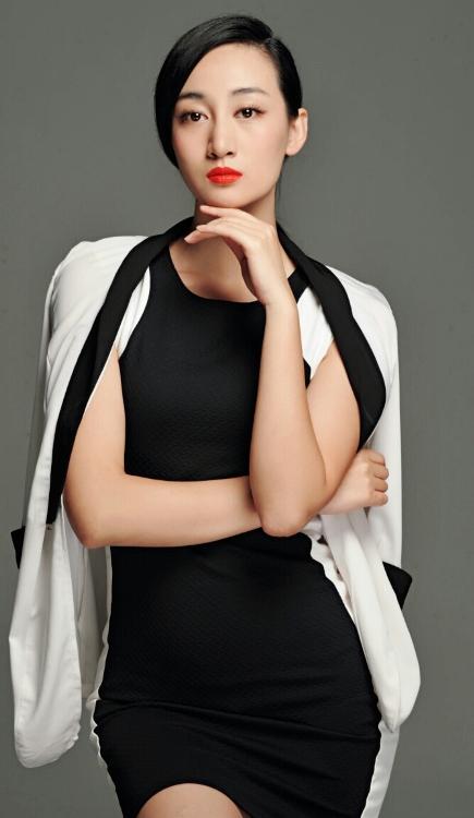 陈雅斓变职场“白骨精”《克拉恋人》狂虐唐嫣