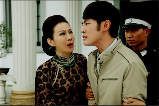 邬倩倩马浚伟母子情深 《鸳鸯佩》演乱世情缘