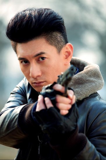 《向着炮火前进》首映礼上演 众主创纷纷到场