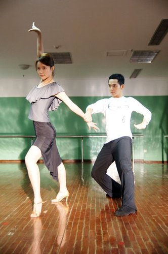 韩雨芹《不如跳舞》挑战自我 和钟汉良最默契