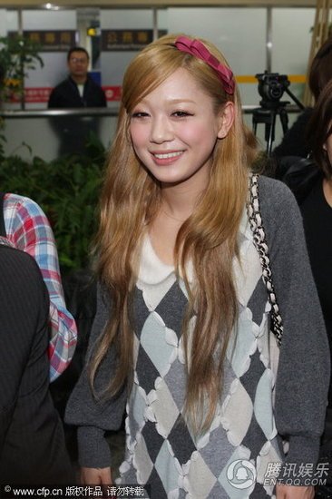 西野加奈香港演唱会还未开 山寨版T恤先抢货