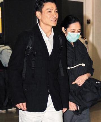 刘德华被曝生日特地为妻女献唱 朱丽倩眼泛泪光