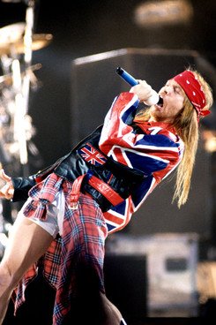 枪花主唱前妻拍卖旧物 包括家暴报告_娱乐_腾讯网