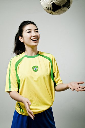 黄奕微博回应感情危机 网友自发组成其坚强后