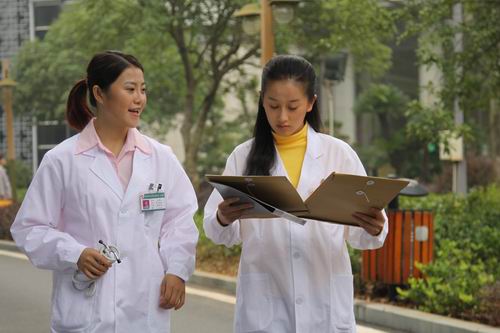李平再推励志大戏 《穷孩子富孩子》今晚开播